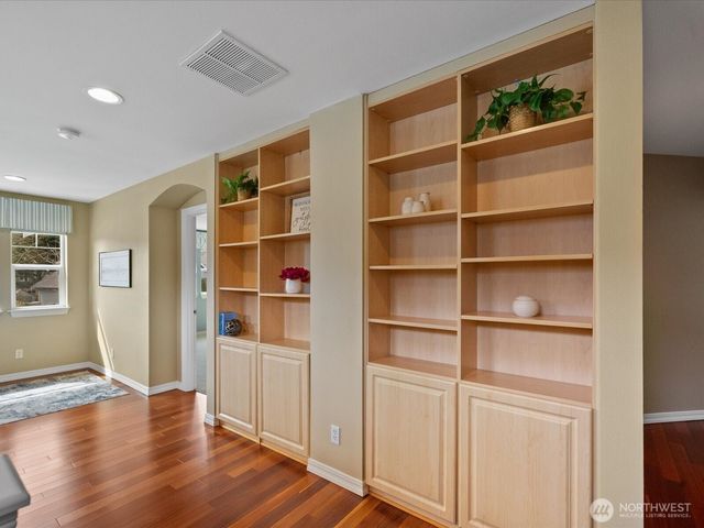 8902 NE 178th St, Bothell, WA 98011