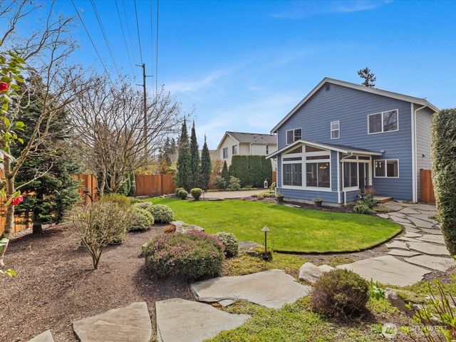 8902 NE 178th St, Bothell, WA 98011
