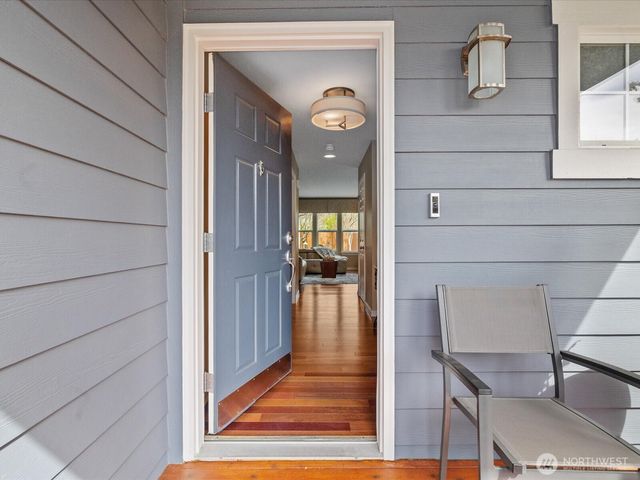 8902 NE 178th St, Bothell, WA 98011