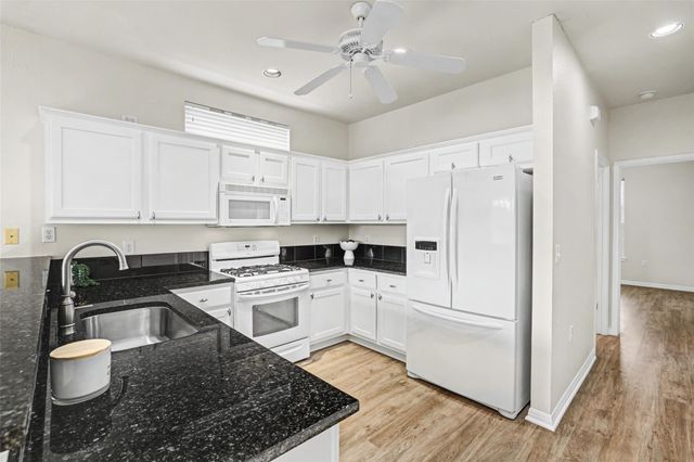 141 Blazing Star DR, Georgetown, TX 78633