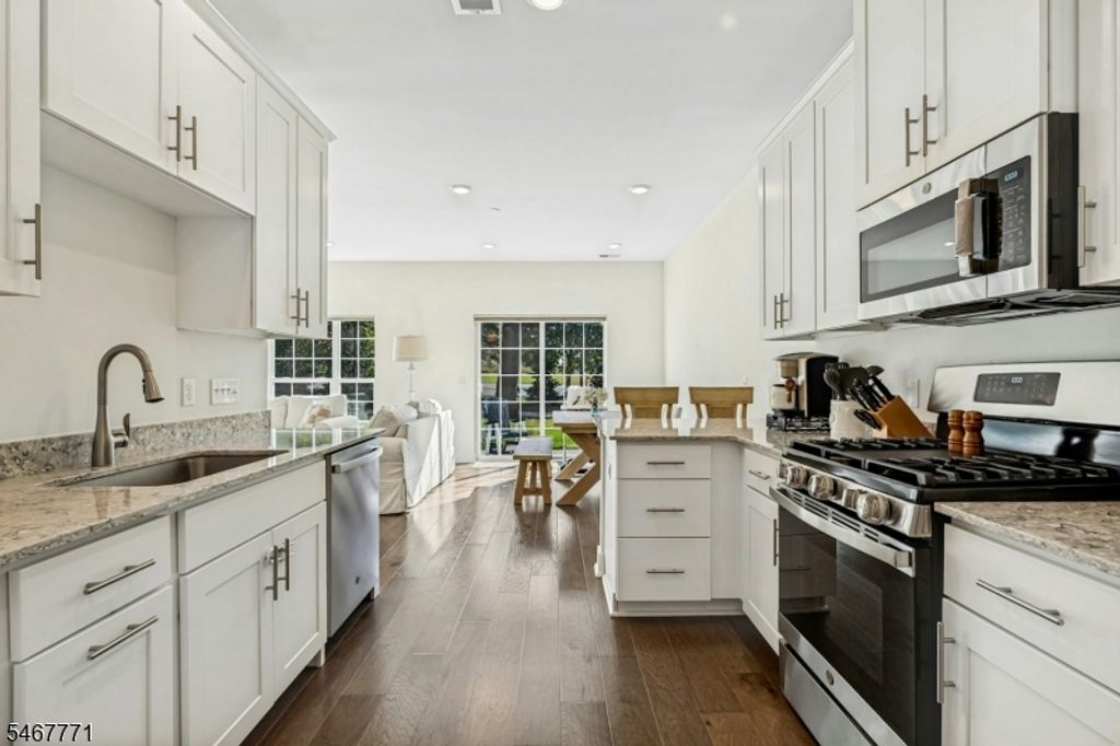53 Veterans Way, Morris Plains Boro, NJ 07950 — photo 2