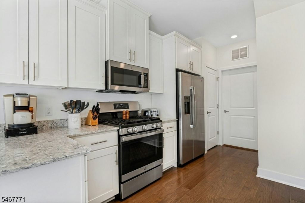 53 Veterans Way, Morris Plains Boro, NJ 07950 — photo 3
