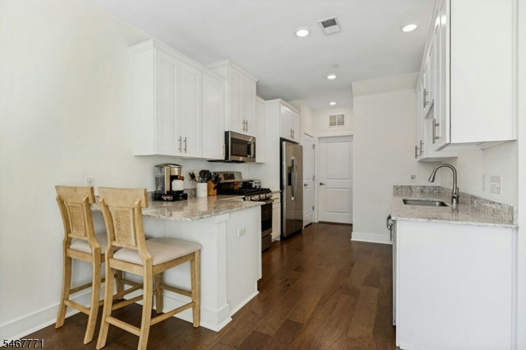 53 Veterans Way, Morris Plains Boro, NJ 07950 — photo 4