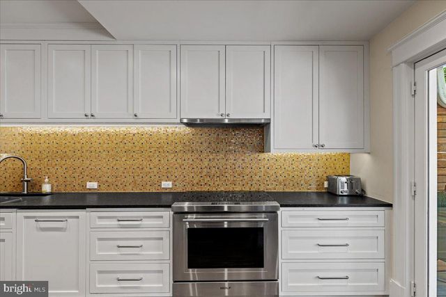 2347 ASHMEAD PL NW, Washington, DC 20009