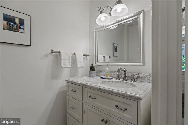 2347 ASHMEAD PL NW, Washington, DC 20009