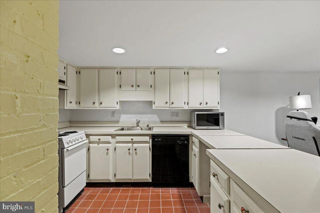 2347 ASHMEAD PL NW, Washington, DC 20009