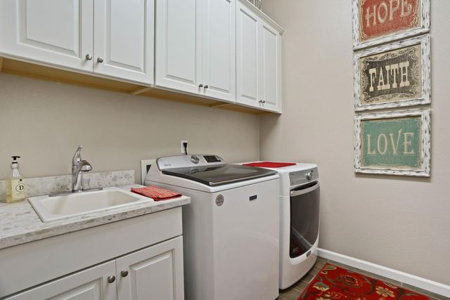 1544 Chestnut Hill Dr, Manteca, CA 95336