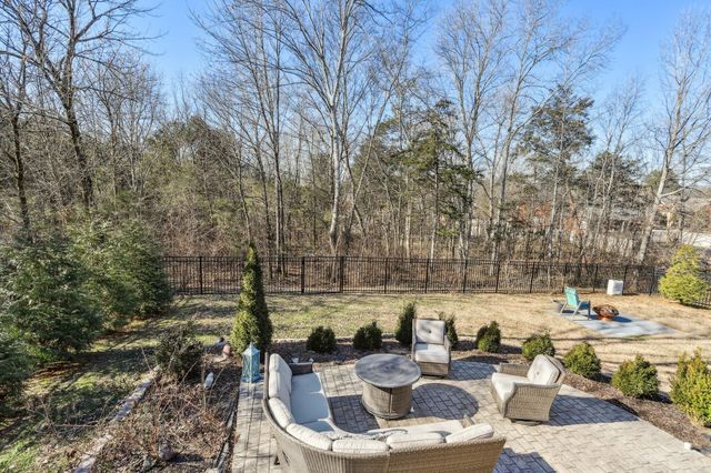 129 Seven Springs DR, Mount Juliet, TN 37122