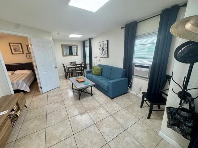 300 Georgia Street 1-5, Hollywood, FL 33019