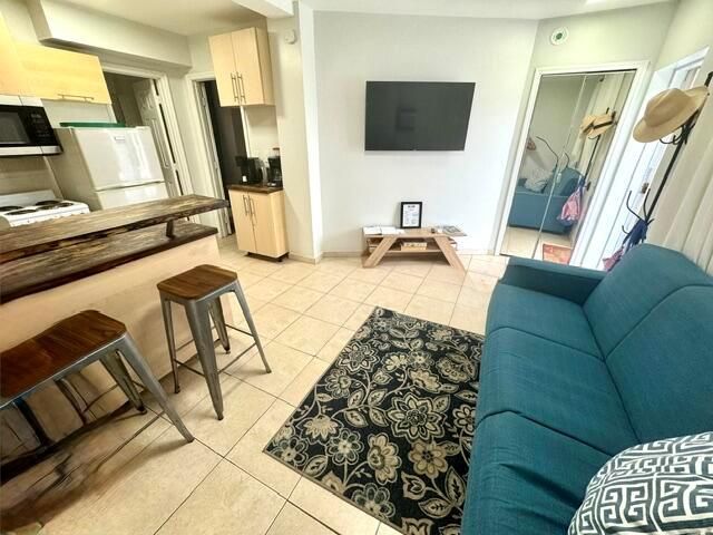300 Georgia Street 1-5, Hollywood, FL 33019