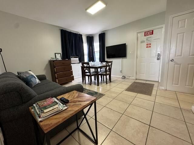 300 Georgia Street 1-5, Hollywood, FL 33019