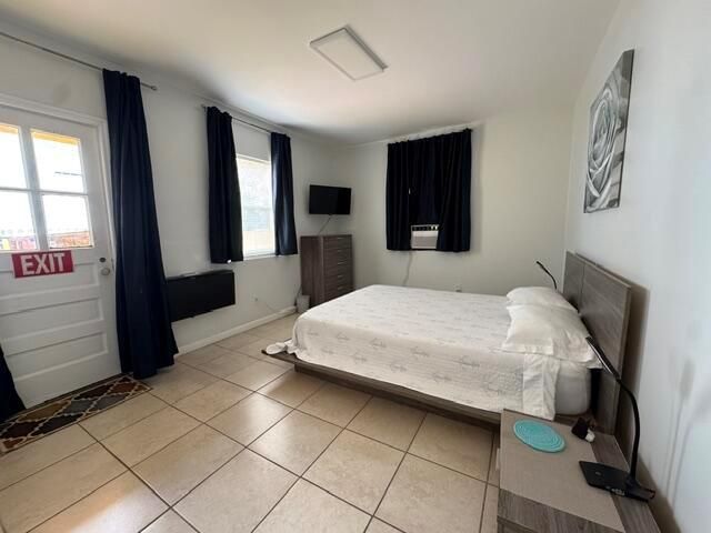 300 Georgia Street 1-5, Hollywood, FL 33019