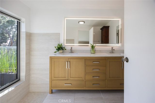 1452 Cloyden Road, North Tustin, CA 92705