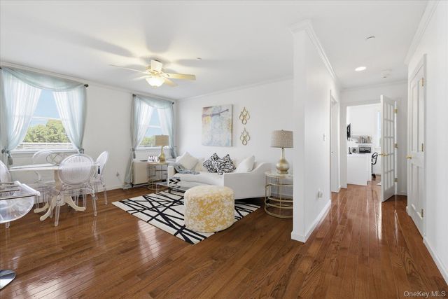 55 Clinton Avenue 401, Rockville Centre, NY 11570