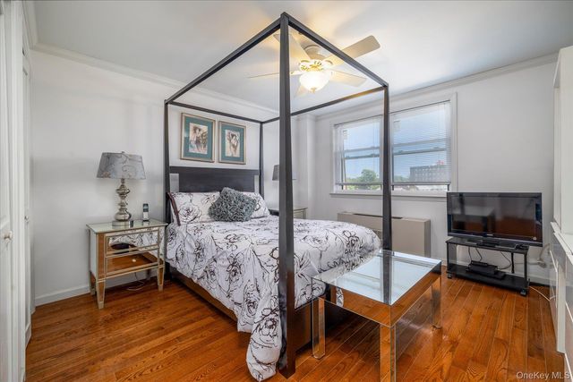 55 Clinton Avenue 401, Rockville Centre, NY 11570