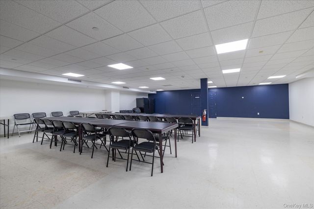 55 Clinton Avenue 401, Rockville Centre, NY 11570