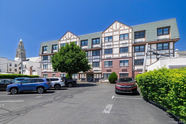 55 Clinton Avenue 401, Rockville Centre, NY 11570