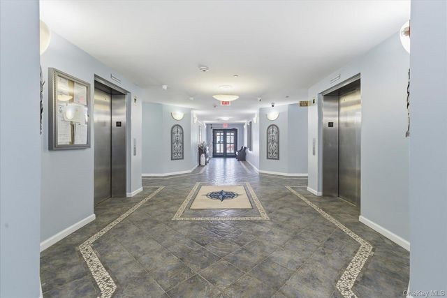 55 Clinton Avenue 401, Rockville Centre, NY 11570