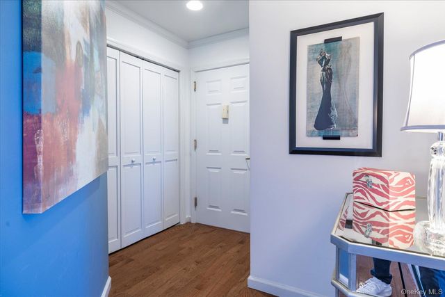 55 Clinton Avenue 401, Rockville Centre, NY 11570