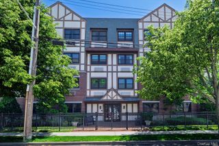 55 Clinton Avenue 401, Rockville Centre, NY 11570