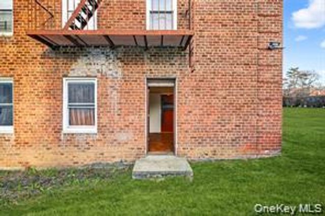 10 DAVENPORT Avenue 1F, New Rochelle, NY 10805