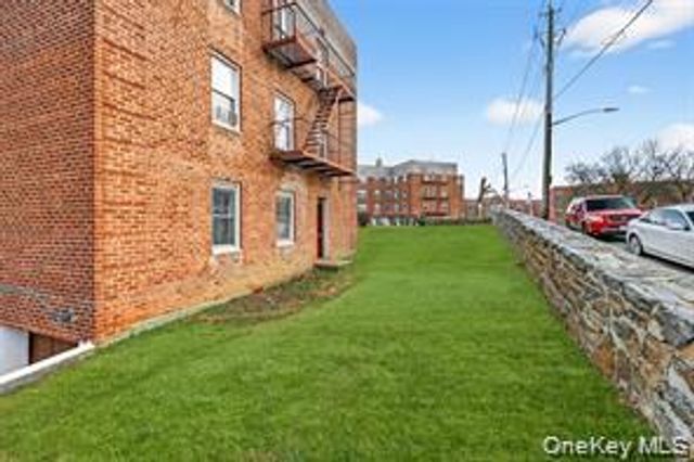 10 DAVENPORT Avenue 1F, New Rochelle, NY 10805
