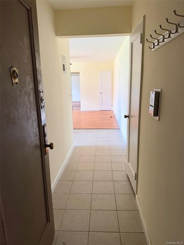 10 DAVENPORT Avenue 1F, New Rochelle, NY 10805