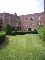 10 DAVENPORT Avenue 1F, New Rochelle, NY 10805