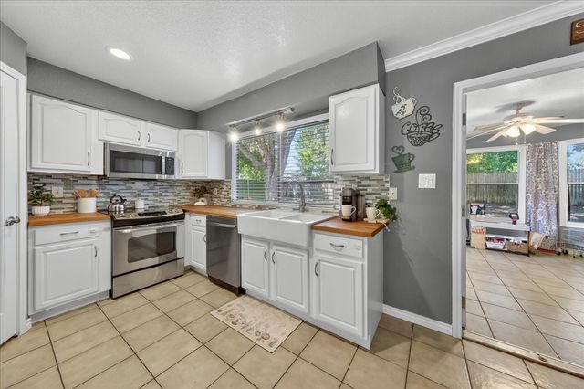 4317 Winchester Court, Grand Prairie, TX 75052