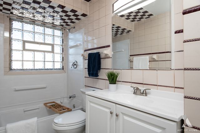 14024 S Saginaw Avenue S, Burnham, IL 60633