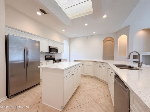 2826 SWEETHOLLY Drive, Jacksonville, FL 32223
