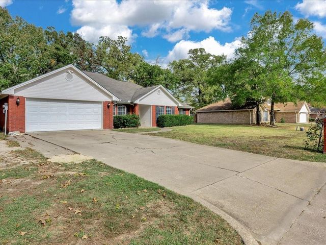 286 Hunters Glen Drive, Hudson, TX 75904