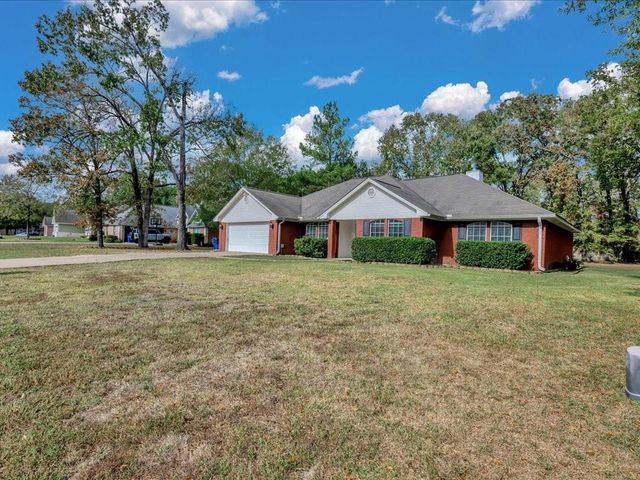 286 Hunters Glen Drive, Hudson, TX 75904