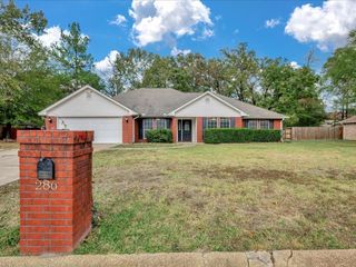 286 Hunters Glen Drive, Hudson, TX 75904