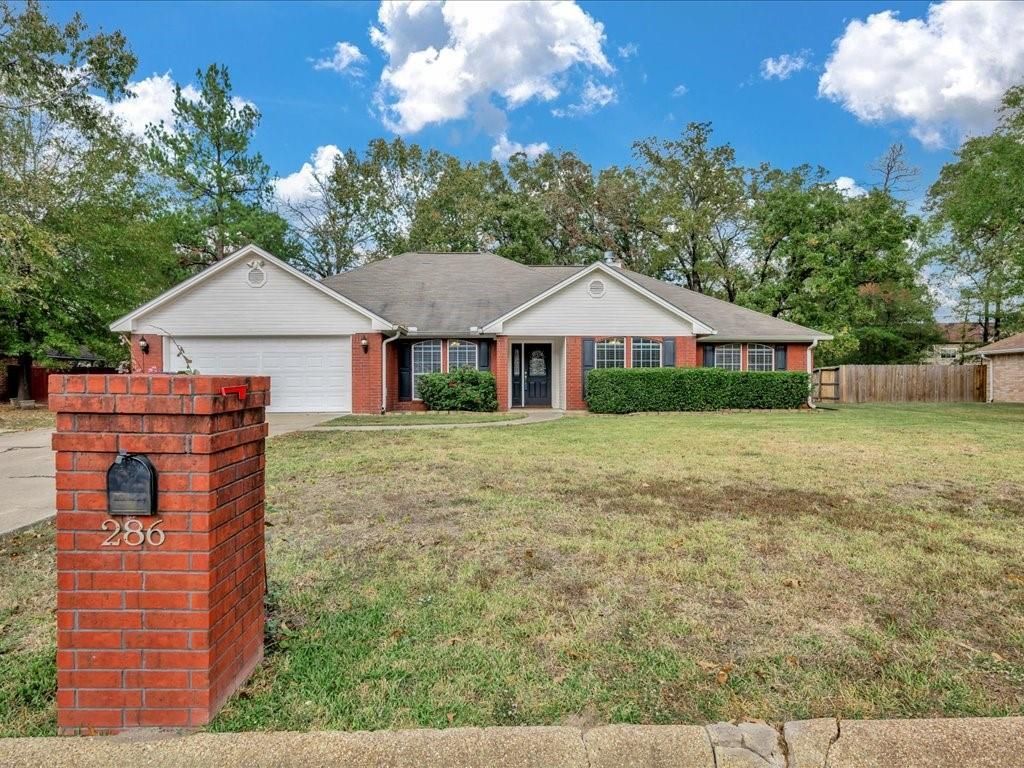 286 Hunters Glen Drive, Hudson, TX 75904