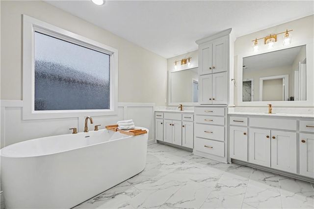 16061 W 171st Terrace, Olathe, KS 66062