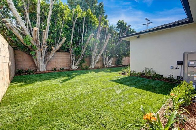 6852 6854 Atoll, North Hollywood, CA 91605