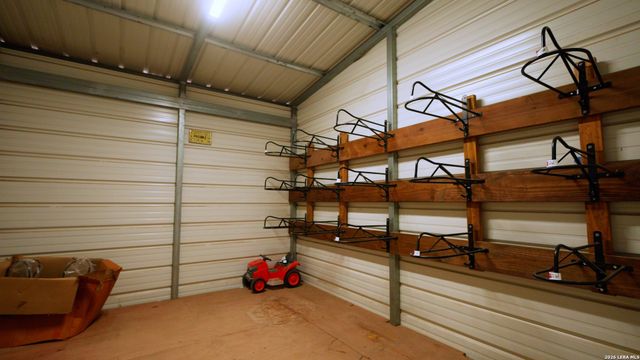 1440 Nockenut, Seguin, TX 78155