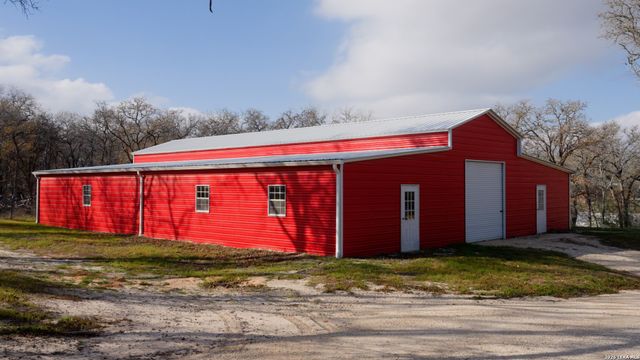 1440 Nockenut, Seguin, TX 78155