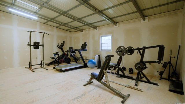 1440 Nockenut, Seguin, TX 78155