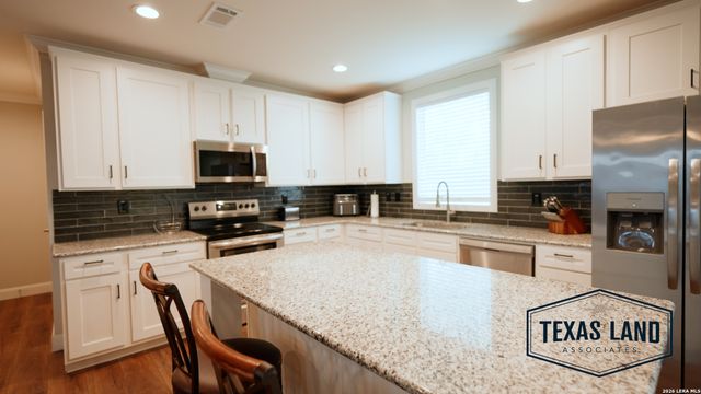 1440 Nockenut, Seguin, TX 78155