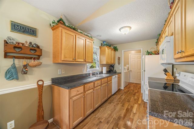 1254 Heritage Farm Road, Hickory, NC 28601