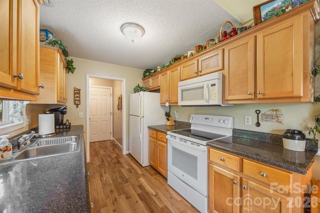 1254 Heritage Farm Road, Hickory, NC 28601