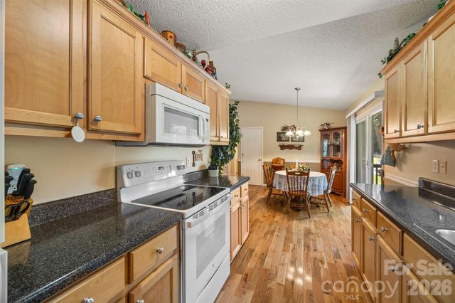 1254 Heritage Farm Road, Hickory, NC 28601