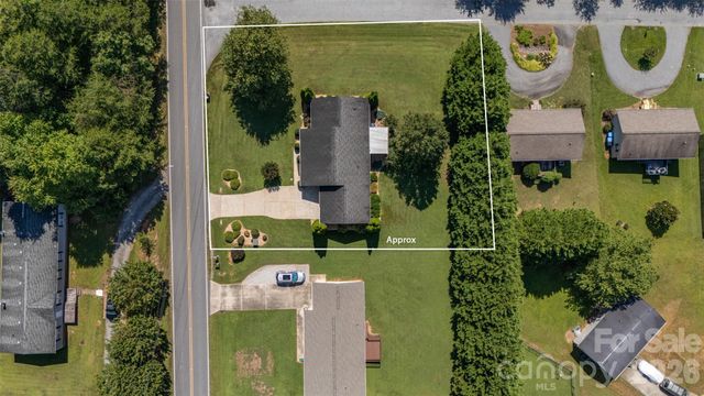 1254 Heritage Farm Road, Hickory, NC 28601