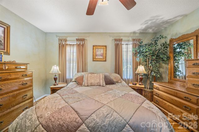 1254 Heritage Farm Road, Hickory, NC 28601