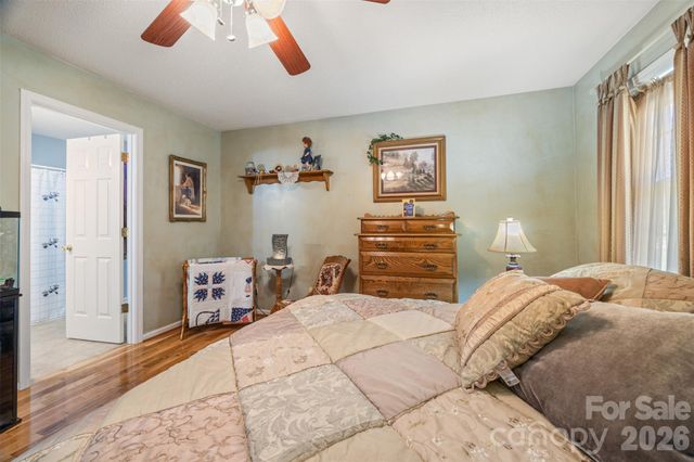 1254 Heritage Farm Road, Hickory, NC 28601