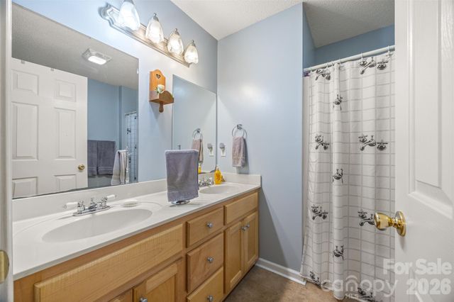 1254 Heritage Farm Road, Hickory, NC 28601