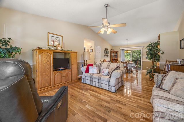 1254 Heritage Farm Road, Hickory, NC 28601