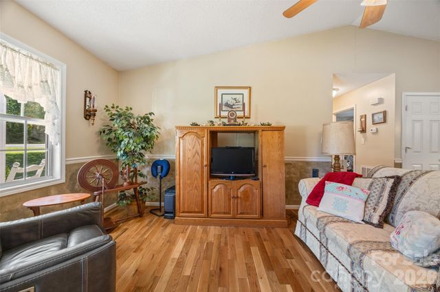 1254 Heritage Farm Road, Hickory, NC 28601